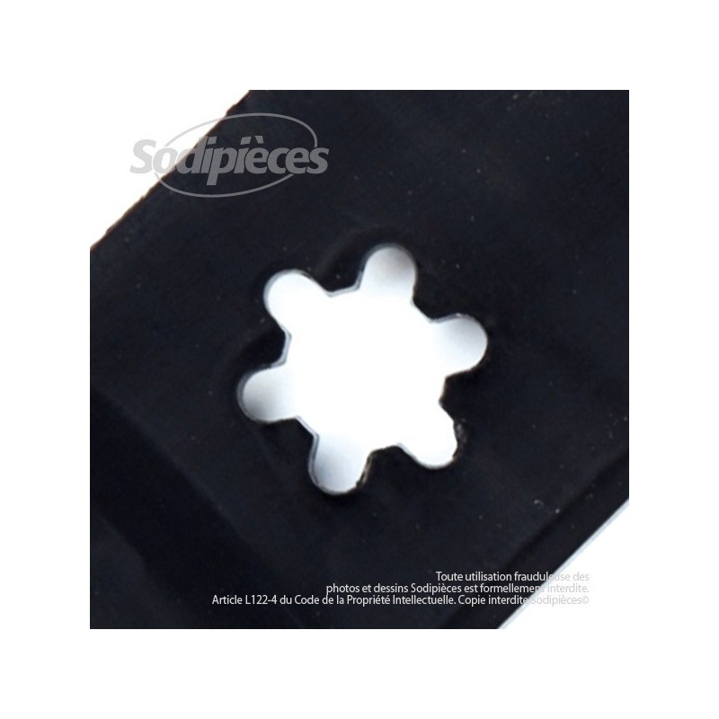 Lame . Coupe à gauche 46 cm. Section 57 x 4,8. Alèsage étoilé 5 pointes.